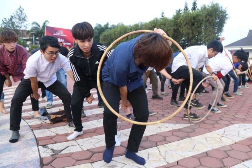 Hula Hoops Akar Senam Tradisional Jepang