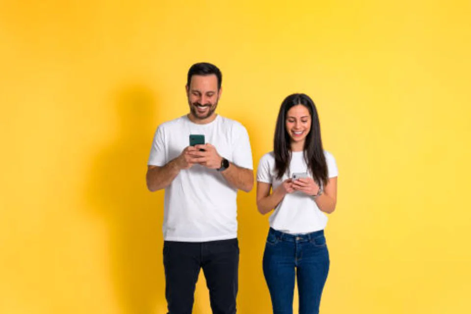 Cara Menciptakan Obrolan Seru Dengan Gebetan Anda