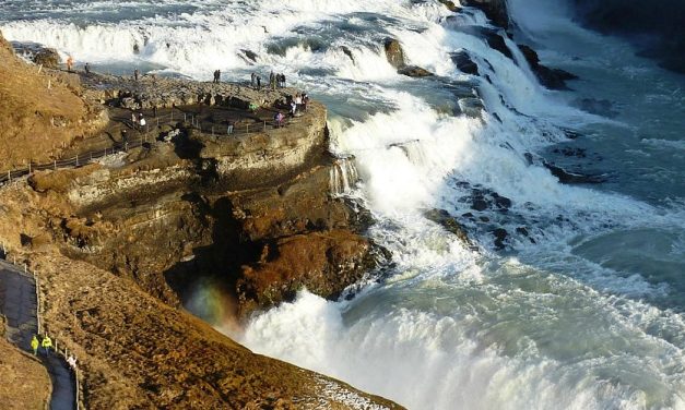 Waterfall Gullfoss Sebuah Air Terjun Emas Terkenal Di Islandia