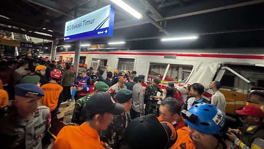 Insiden Tabrakan KA Argo Bromo & KRL di Bekasi, Penyebabnya?