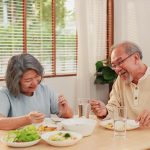 Mengatur Pola Makan Seimbang Untuk Lansia, Apakah Penting?