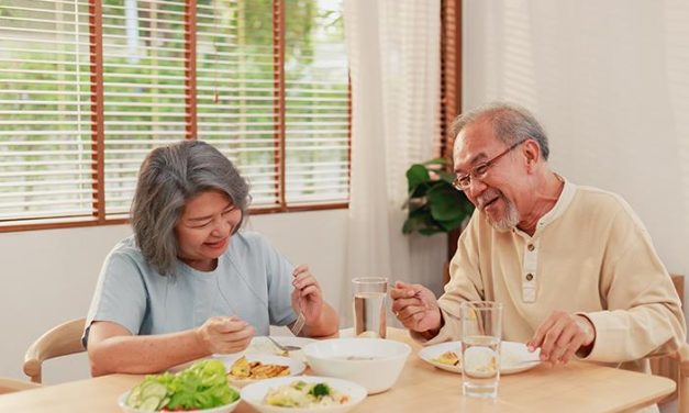Mengatur Pola Makan Seimbang Untuk Lansia, Apakah Penting?