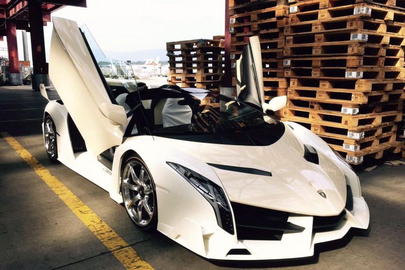Di Balik Lamborghini