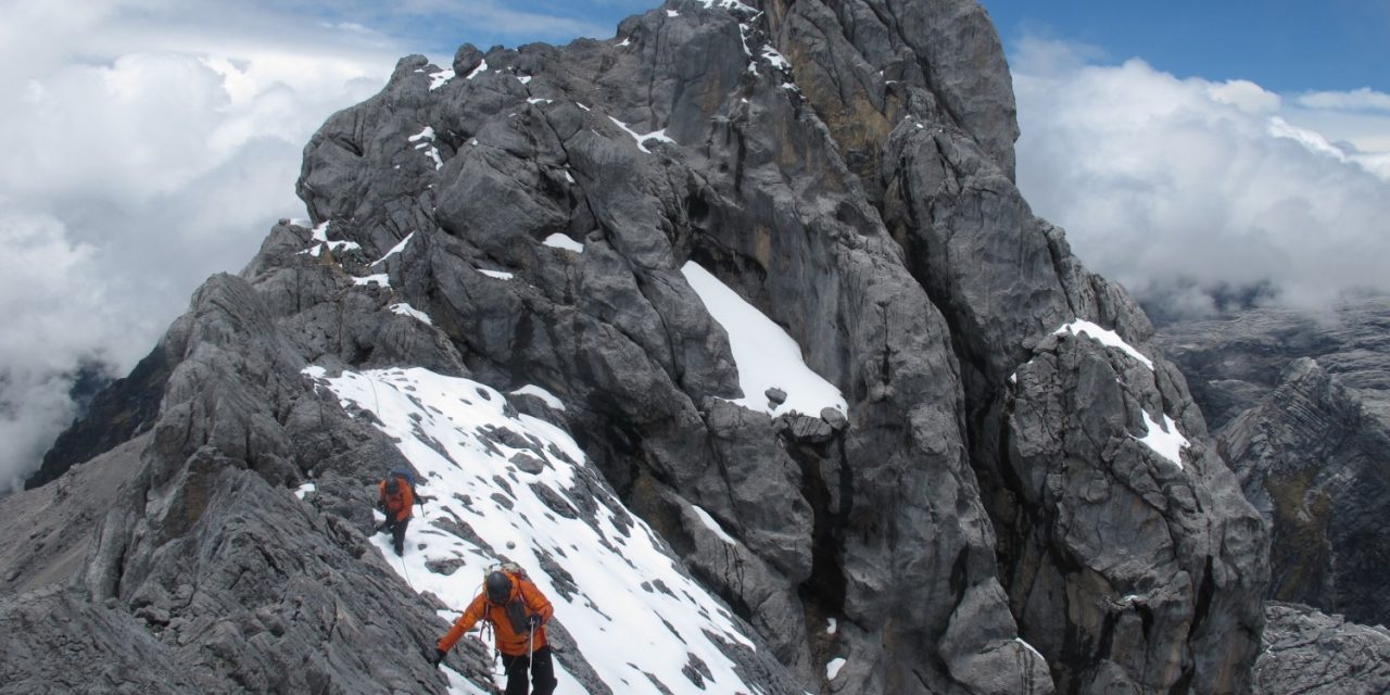 Gunung Carstensz Pyramid, Puncak Salju Abadi Di Negeri Tropis