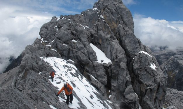 Gunung Carstensz Pyramid, Puncak Salju Abadi Di Negeri Tropis