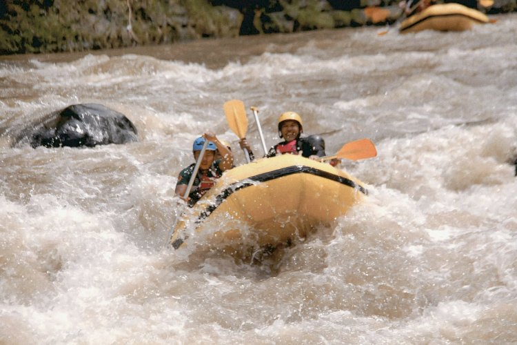 Risiko Olahraga Ekstrem Arung Jeram Yang Menantang