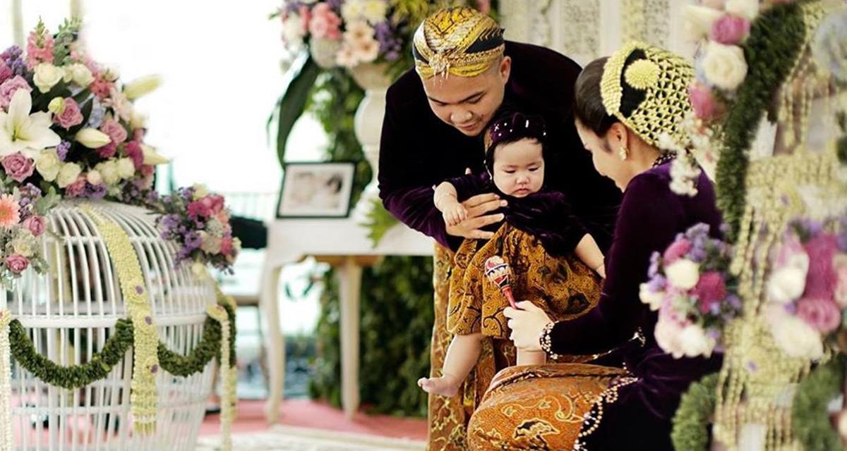 Tradisi Tedak Siten Sebuah Upacara Pemberian Nama Bayi