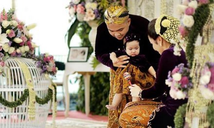 Tradisi Tedak Siten Sebuah Upacara Pemberian Nama Bayi