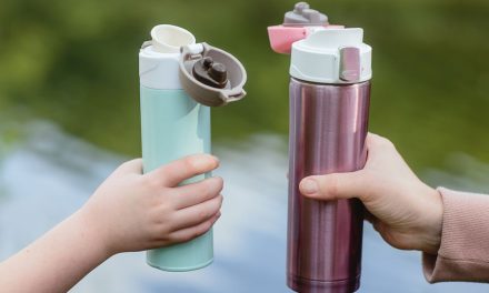 Bawa Tumbler Sendiri, Tips Kurangi Sampah Plastik Sekali Pakai