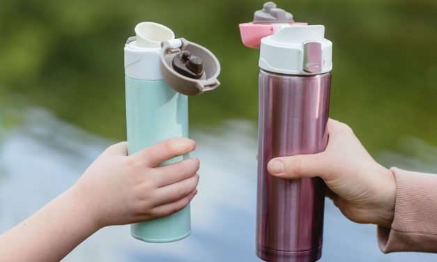 Bawa Tumbler Sendiri, Tips Kurangi Sampah Plastik Sekali Pakai